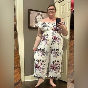 City Chic floral jumpsuit size 22- Loose thread